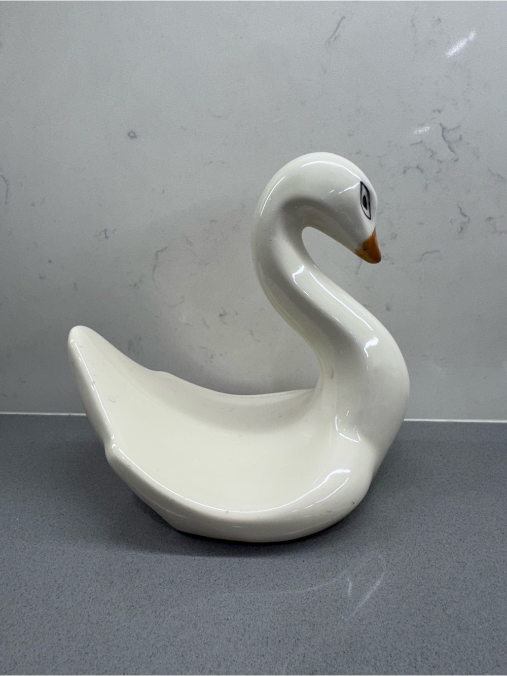 Vintage 1985 White Ceramic Swan Decorative